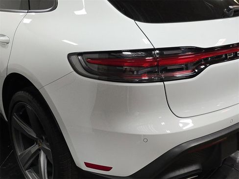 Used 2024 Porsche Macan image 30