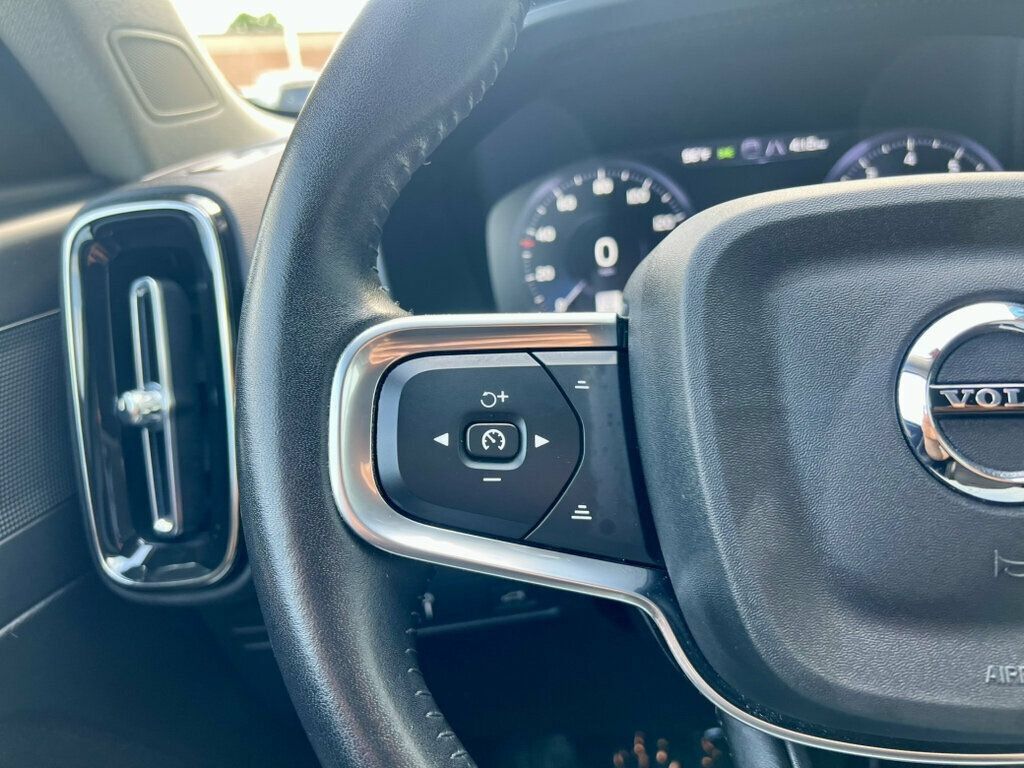 Used 2021 Volvo XC40 T4 Momentum FWD image 19