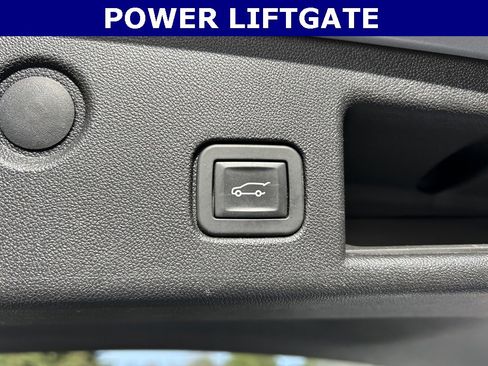 Used 2018 Chevrolet Equinox Premier image 16