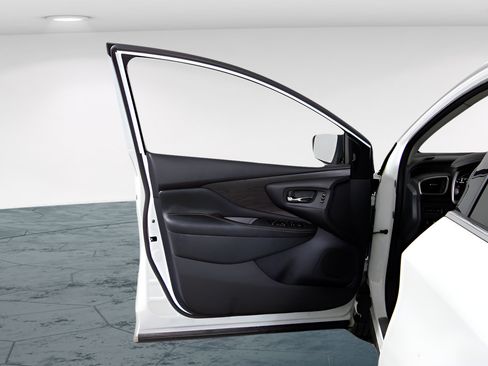Used 2024 Nissan Murano Platinum w/ Cargo Package FWD image 32