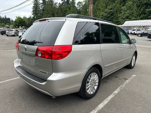 Used 2010 Toyota Sienna XLE FWD image 5