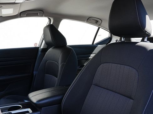 Used 2024 Nissan Altima 2.5 SV image 9