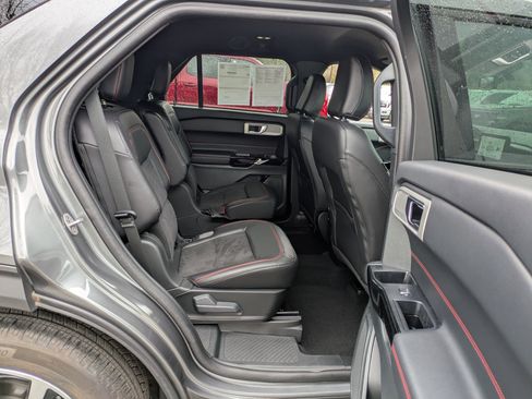 Certified 2024 Ford Explorer ST-Line w/ Class IV Trailer Tow Package image 38