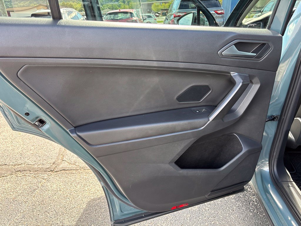 Used 2021 Volkswagen Tiguan SE w/ Panoramic Sunroof Package AWD/4WD image 30