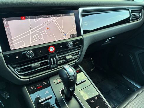 Certified 2023 Porsche Macan S image 30