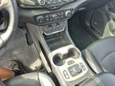 Used 2018 GMC Terrain Denali w/ Advanced Safety Package image 15