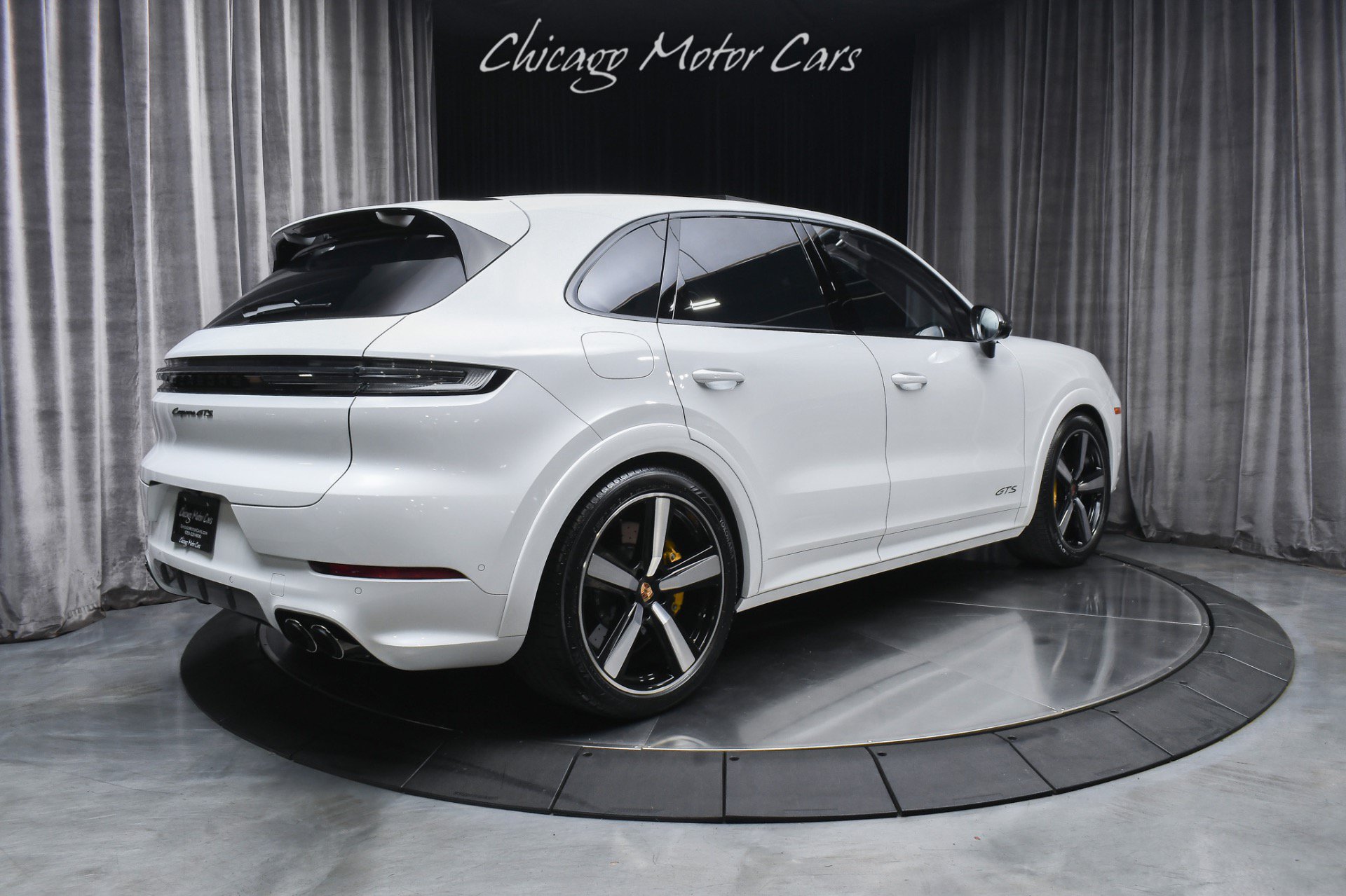 Used 2025 Porsche Cayenne GTS AWD/4WD image 5