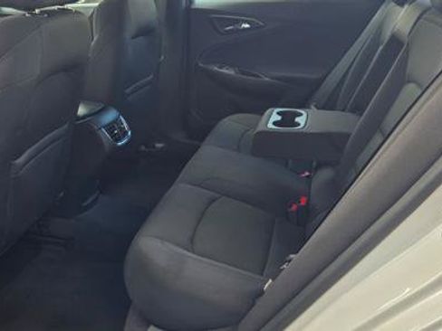 Used 2017 Chevrolet Malibu LT FWD image 14