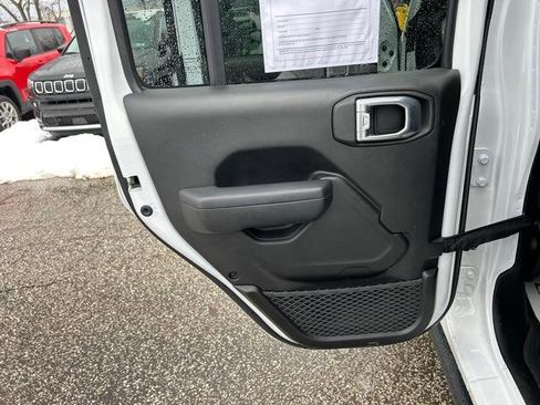 Used 2024 Jeep Gladiator Sport image 13