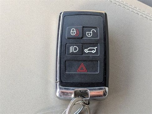 Used 2023 Land Rover Defender 110 SE image 25