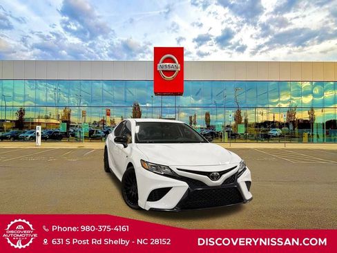 Used 2019 Toyota Camry SE image 1