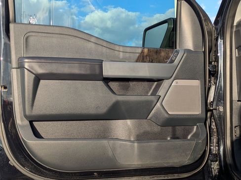 Used 2021 Ford F150 Lariat image 14