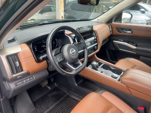 Certified 2024 Nissan Pathfinder Platinum w/ Black Appearance Package AWD/4WD image 6