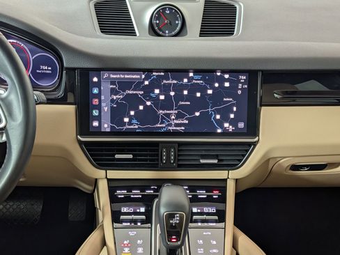 Used 2023 Porsche Cayenne image 30