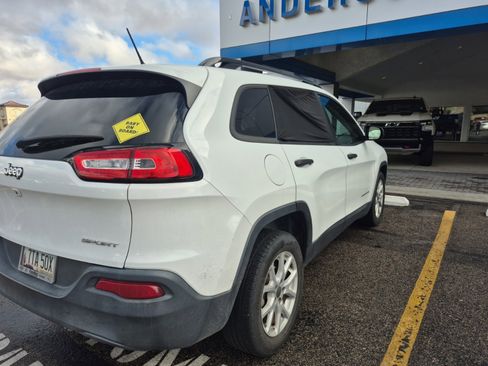 Used 2016 Jeep Cherokee Sport image 5