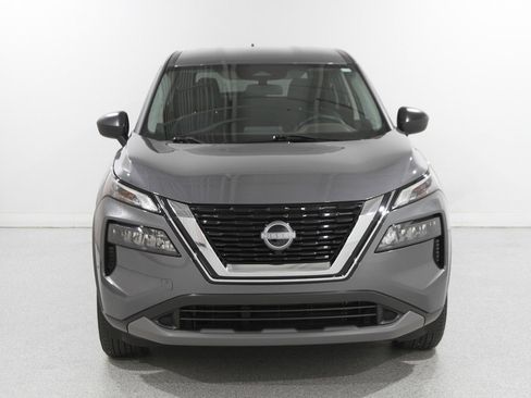 Used 2023 Nissan Rogue S image 2
