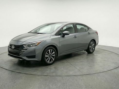Used 2025 Nissan Versa SV image 3