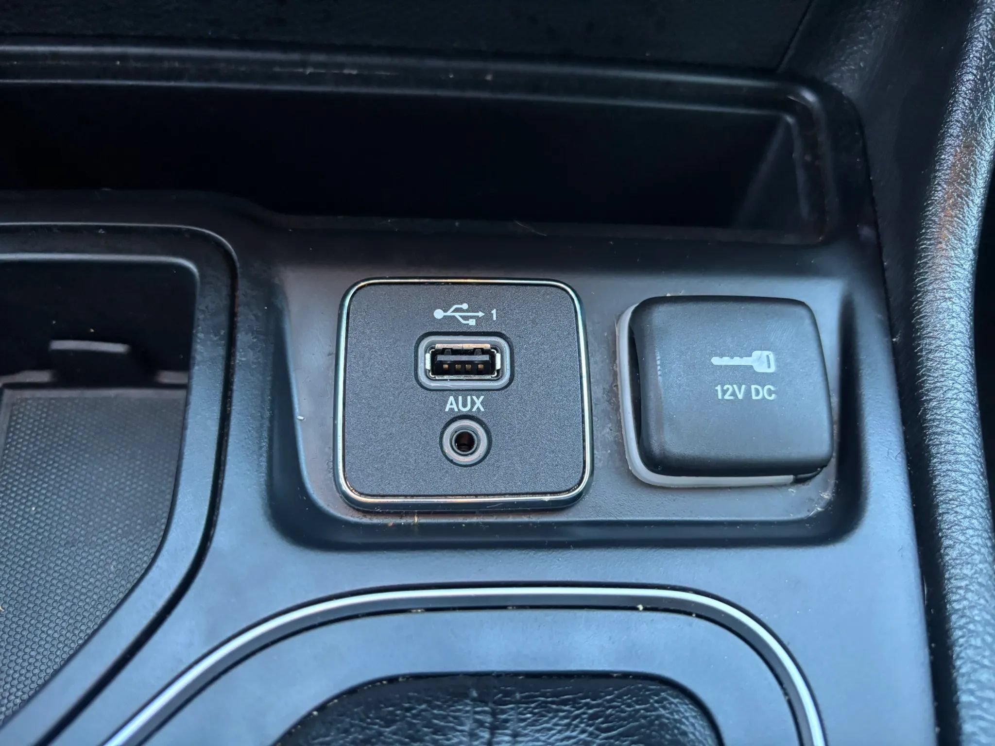 Used 2019 Jeep Cherokee Latitude w/ Popular Appearance Group FWD image 19