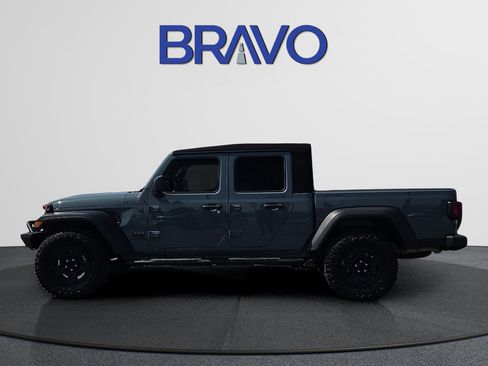 Used 2024 Jeep Gladiator Sport AWD/4WD image 2