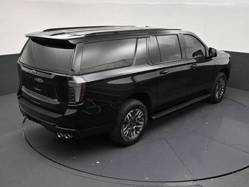 Used 2025 Chevrolet Suburban Z71 w/ Comfort Package AWD/4WD image 16