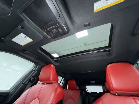 Used 2022 Toyota Highlander XSE AWD/4WD image 22