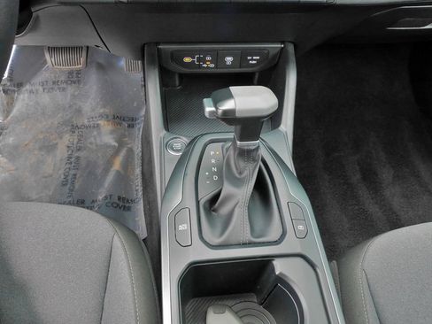 Used 2025 Kia K4 LXS image 27