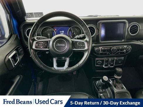 Used 2022 Jeep Wrangler Unlimited Sahara w/ Cold Weather Group AWD/4WD image 28