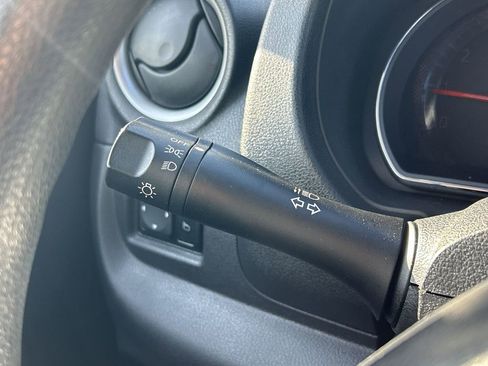 Used 2015 Nissan Versa Note S FWD image 25