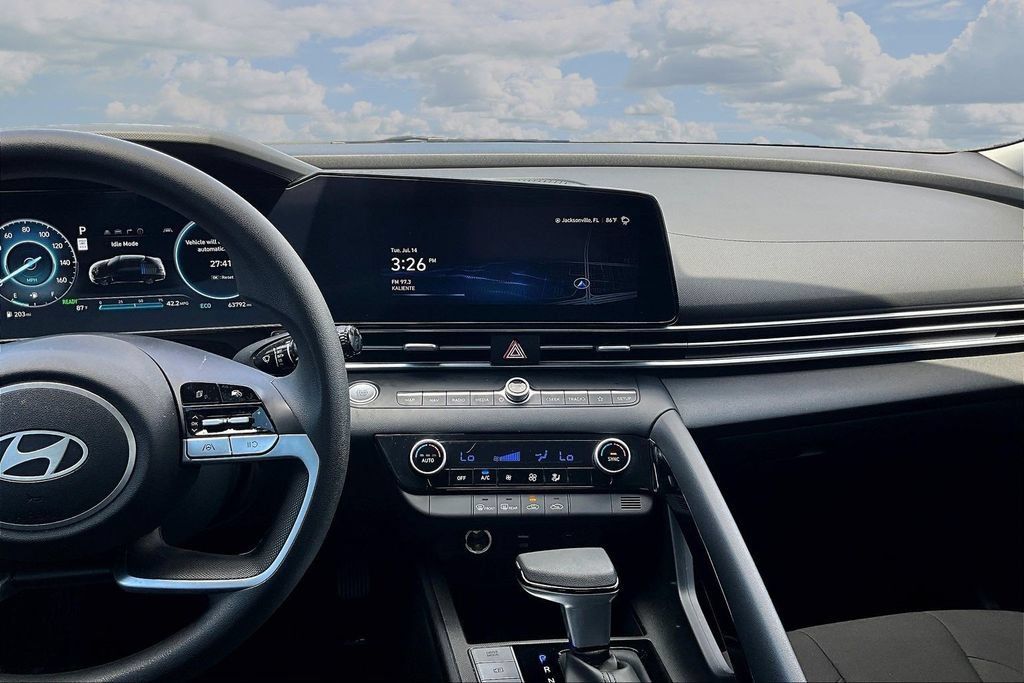 Used 2024 Hyundai Elantra Blue FWD image 9