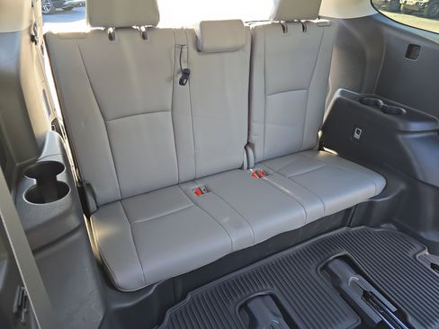Used 2021 Toyota Highlander Platinum AWD/4WD image 12