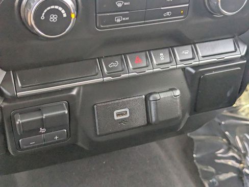 Used 2020 Chevrolet Silverado 1500 Custom w/ Custom Value Package RWD image 26