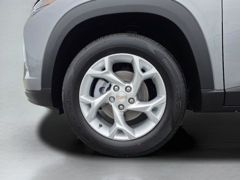 New 2026 Chevrolet Trax LS w/ LS Convenience Package FWD image 36