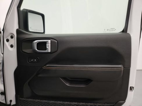 Used 2025 Jeep Wrangler Unlimited Sahara AWD/4WD image 37