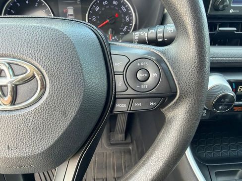 Used 2021 Toyota RAV4 XLE w/ Convenience Package FWD image 21