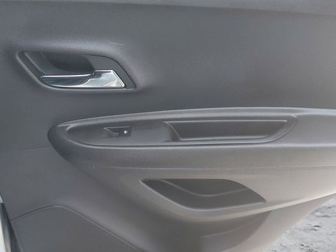 Used 2019 Chevrolet Trax LT w/ LT Convenience Package FWD image 18