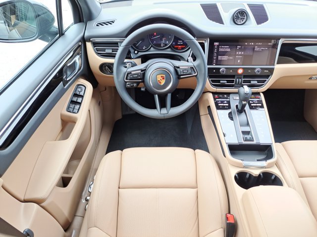 Used 2026 Porsche Macan AWD/4WD image 17