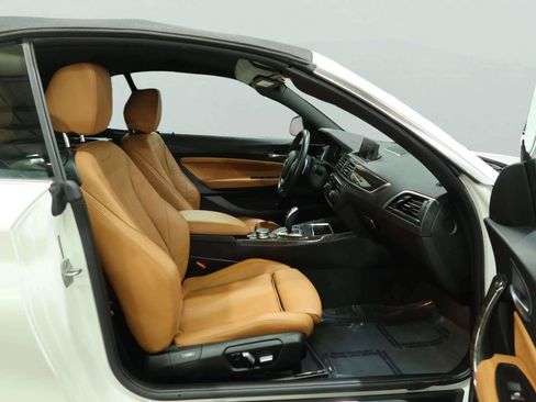 Used 2020 BMW 230i Convertible w/ Premium Package RWD image 28