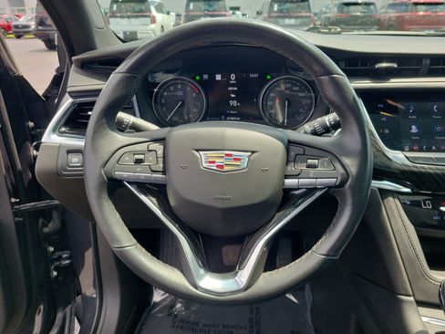Used 2022 Cadillac XT6 Premium Luxury w/ Technology Package AWD/4WD image 21