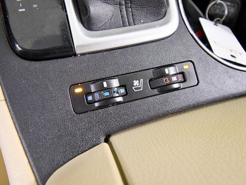 Used 2017 Toyota Highlander Limited Platinum w/ Carpet Mat Package image 30