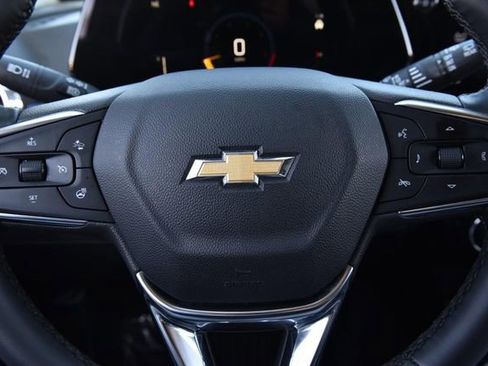 Used 2025 Chevrolet Trax LT w/ LT Convenience Package image 16