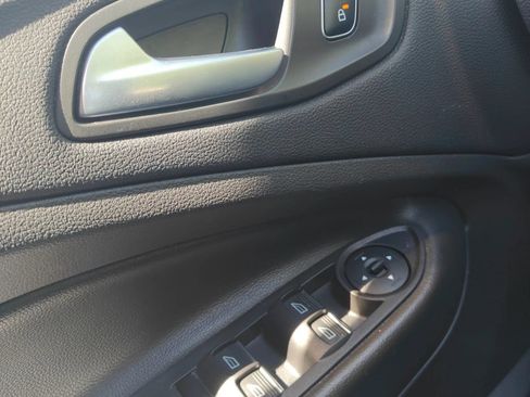 Used 2017 Ford Escape SE w/ Equipment Group 201A FWD image 12