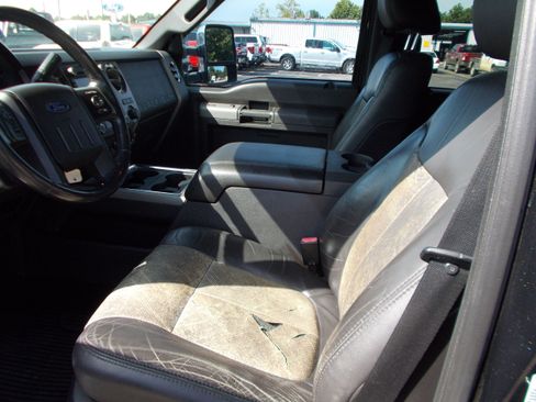 Used 2011 Ford F450 Lariat w/ Lariat Ultimate Pkg AWD/4WD image 4