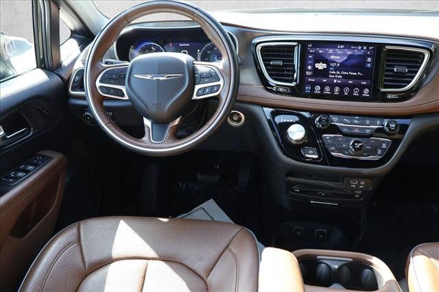 Used 2020 Chrysler Pacifica Limited FWD image 24
