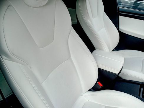 Used 2021 Tesla Model X Long Range image 9