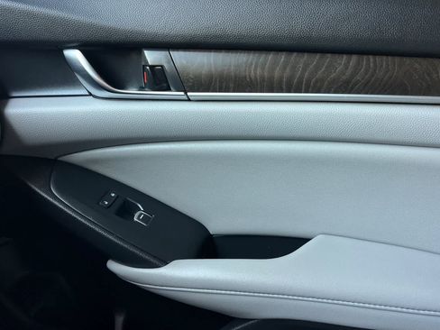 Used 2020 Honda Accord EX image 18