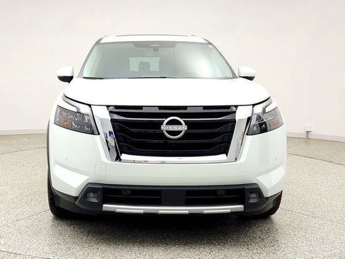 Used 2025 Nissan Pathfinder Platinum AWD/4WD image 2