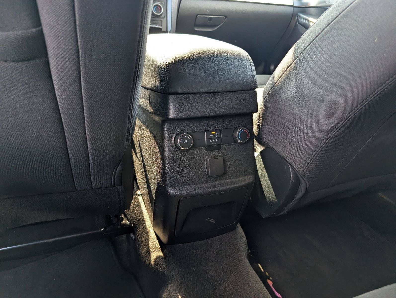 Used 2018 Ford Explorer XLT FWD image 29