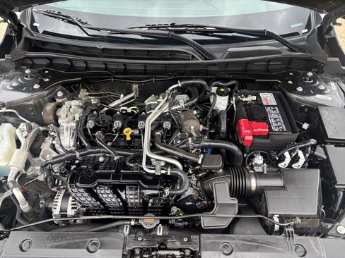 Used 2025 Nissan Altima 2.5 SV FWD image 32