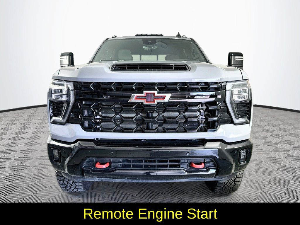 Used 2025 Chevrolet Silverado 2500 ZR2 AWD/4WD image 4