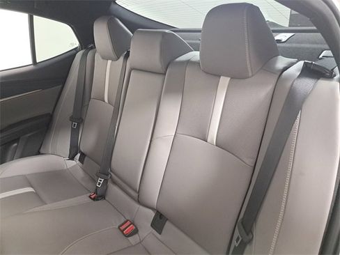 Used 2025 Toyota Camry SE image 13